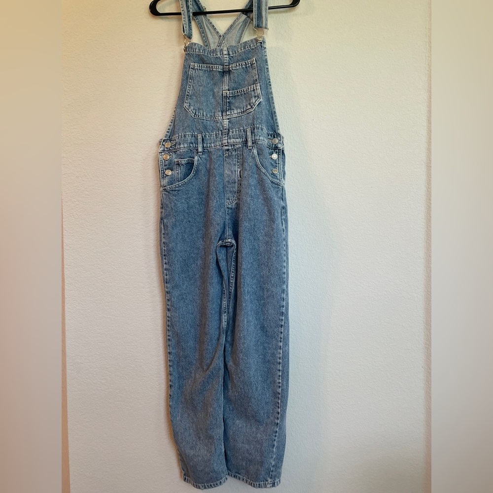 Free People light washed overalls